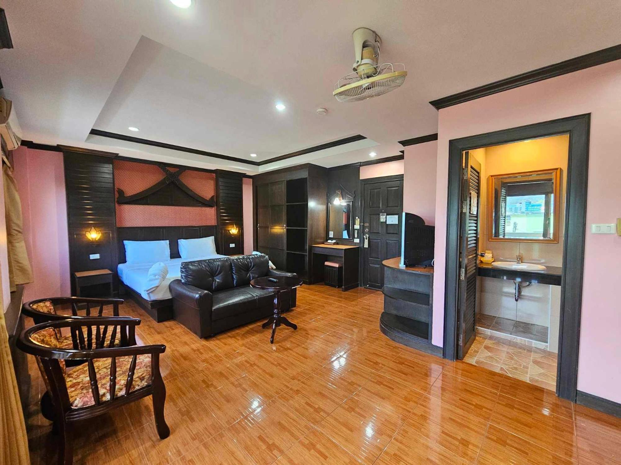 Nanai 2 Residence Patong Phuket エクステリア 写真