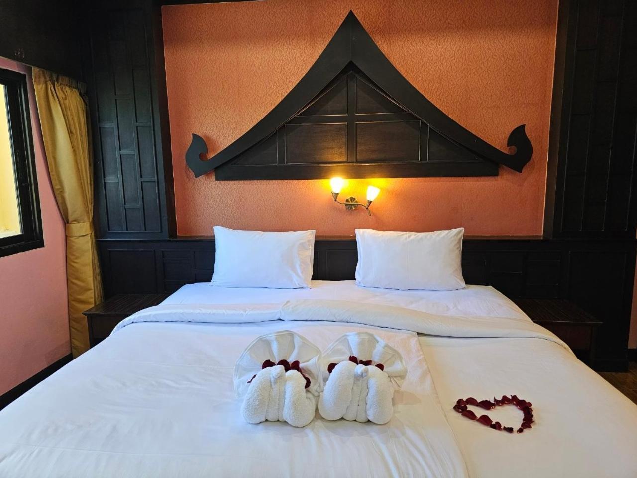 Nanai 2 Residence Patong Phuket エクステリア 写真
