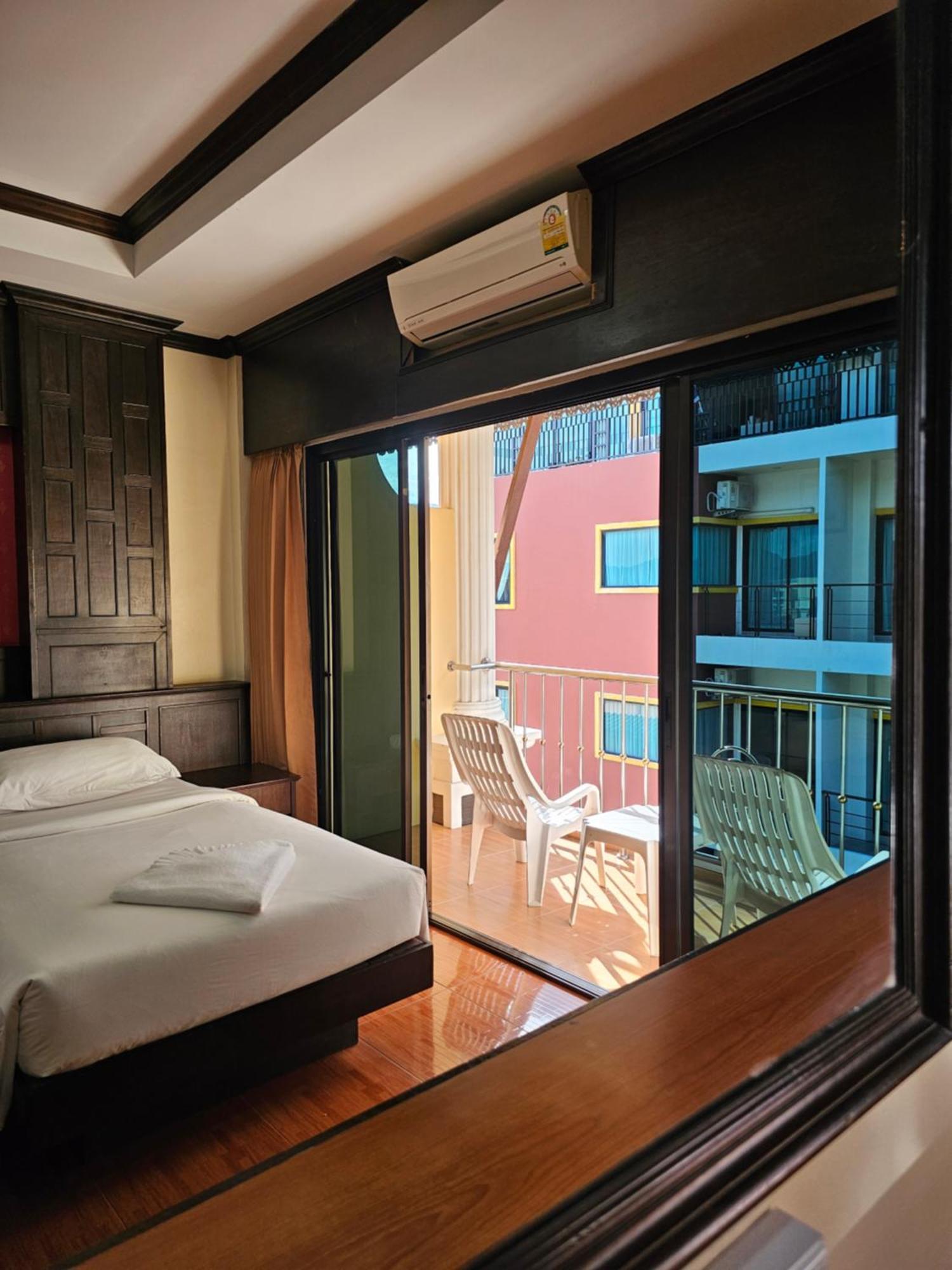 Nanai 2 Residence Patong Phuket エクステリア 写真