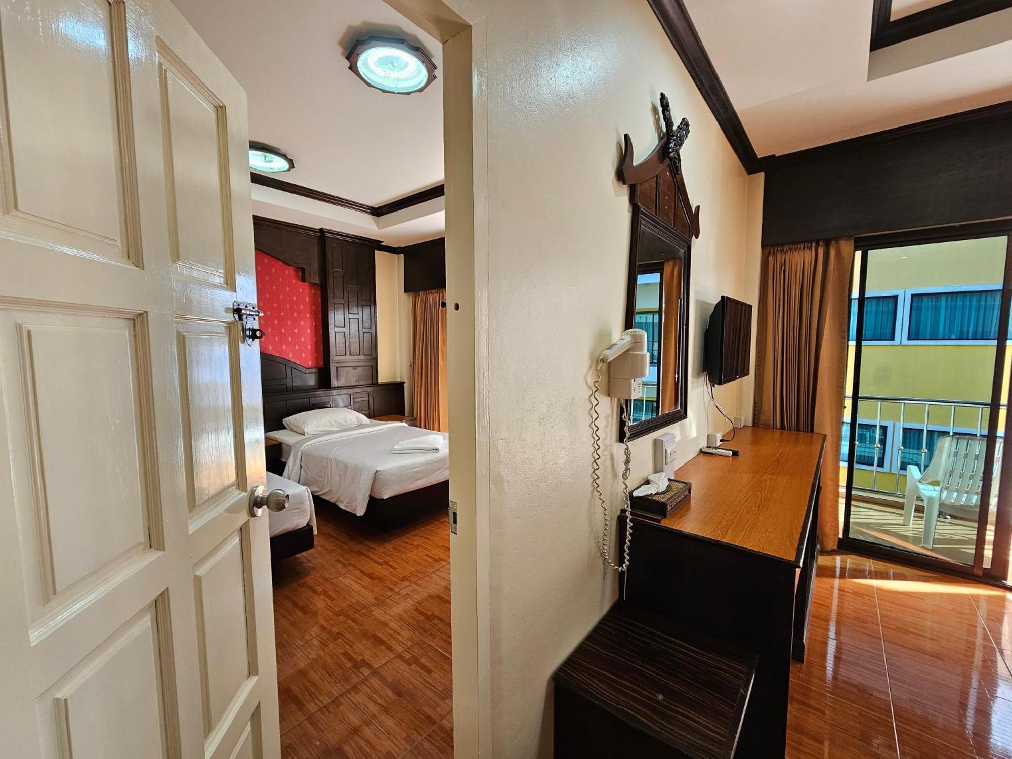 Nanai 2 Residence Patong Phuket エクステリア 写真
